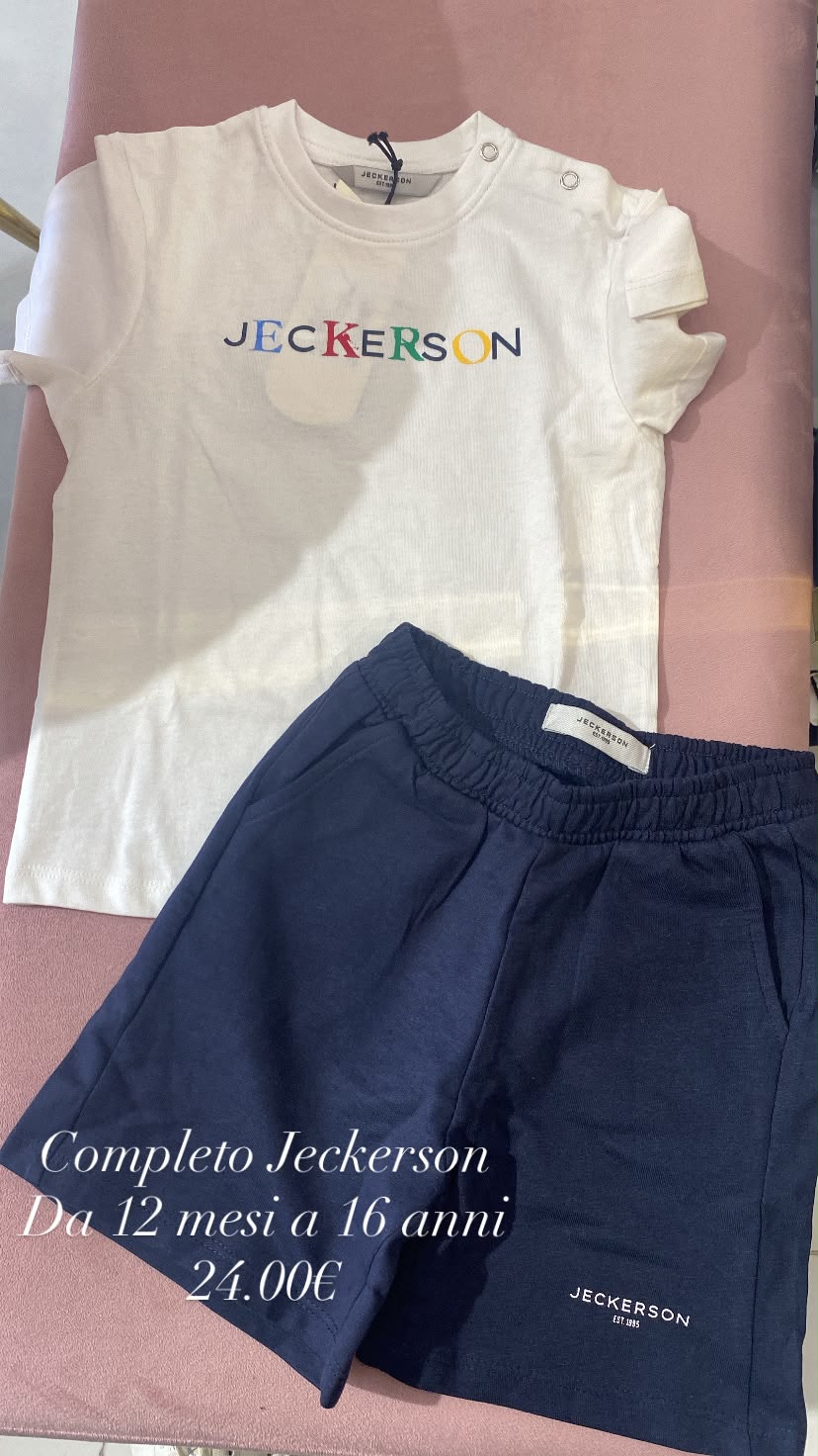 Completo t-shirt bianca multicolor e bermuda navy Jeckerson per bambino
