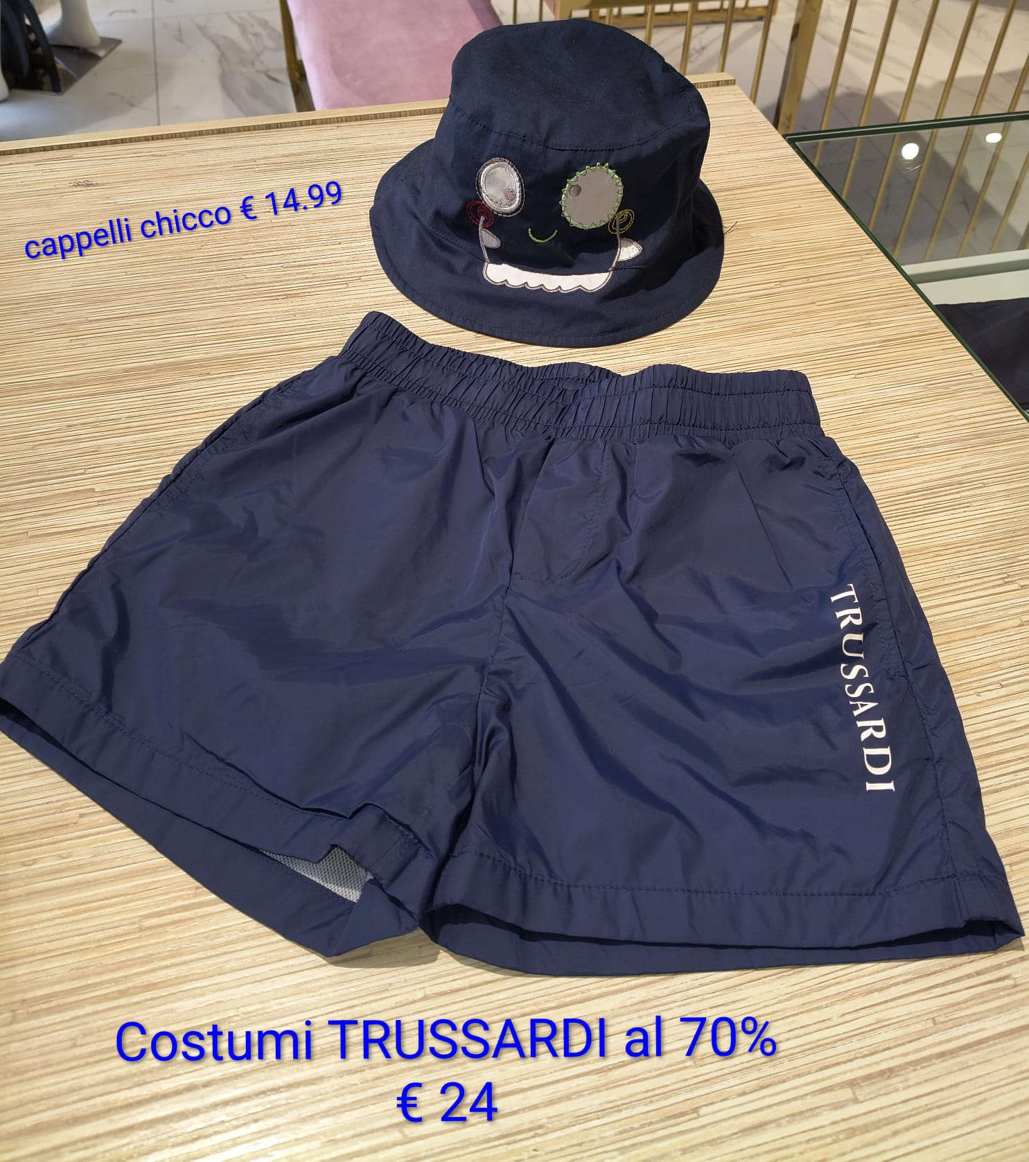 Costume da bagno Trussardi e cappellino Chicco per bambino in saldo